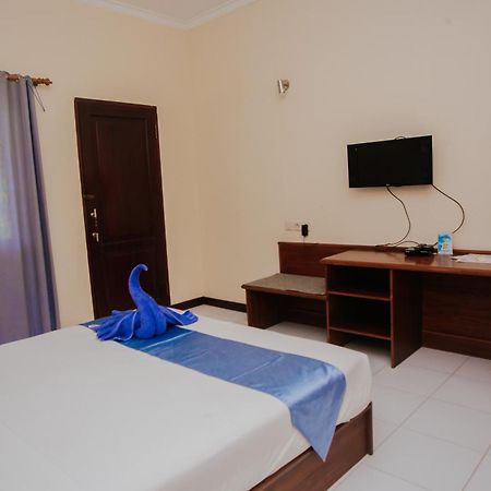 Medana Bay Marina Hotel Paloh Exterior photo