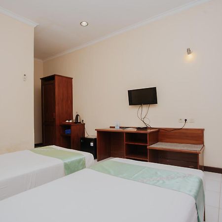 Medana Bay Marina Hotel Paloh Exterior photo
