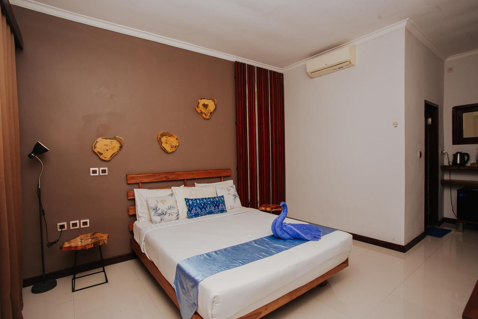 Medana Bay Marina Hotel Paloh Exterior photo