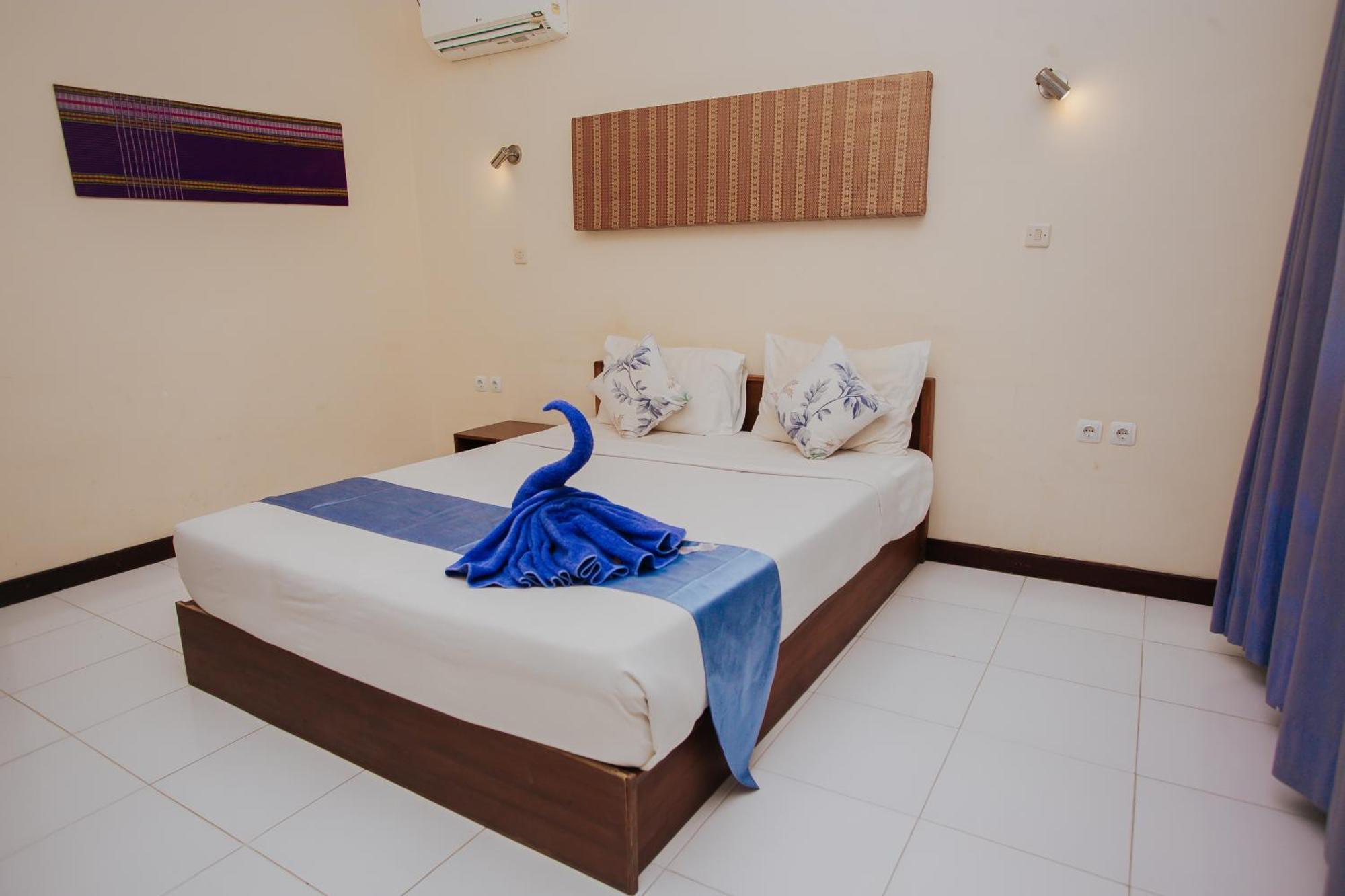 Medana Bay Marina Hotel Paloh Exterior photo