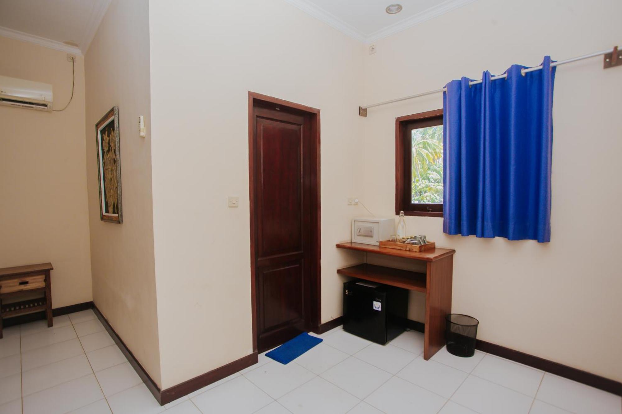 Medana Bay Marina Hotel Paloh Exterior photo